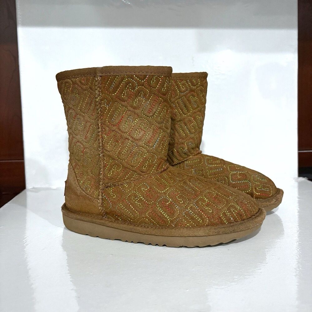 UGG Kids US 2 Chestnut Suede Shearling Embroidered Short Boots Cozy Cute